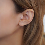 三日月トラガスピアス