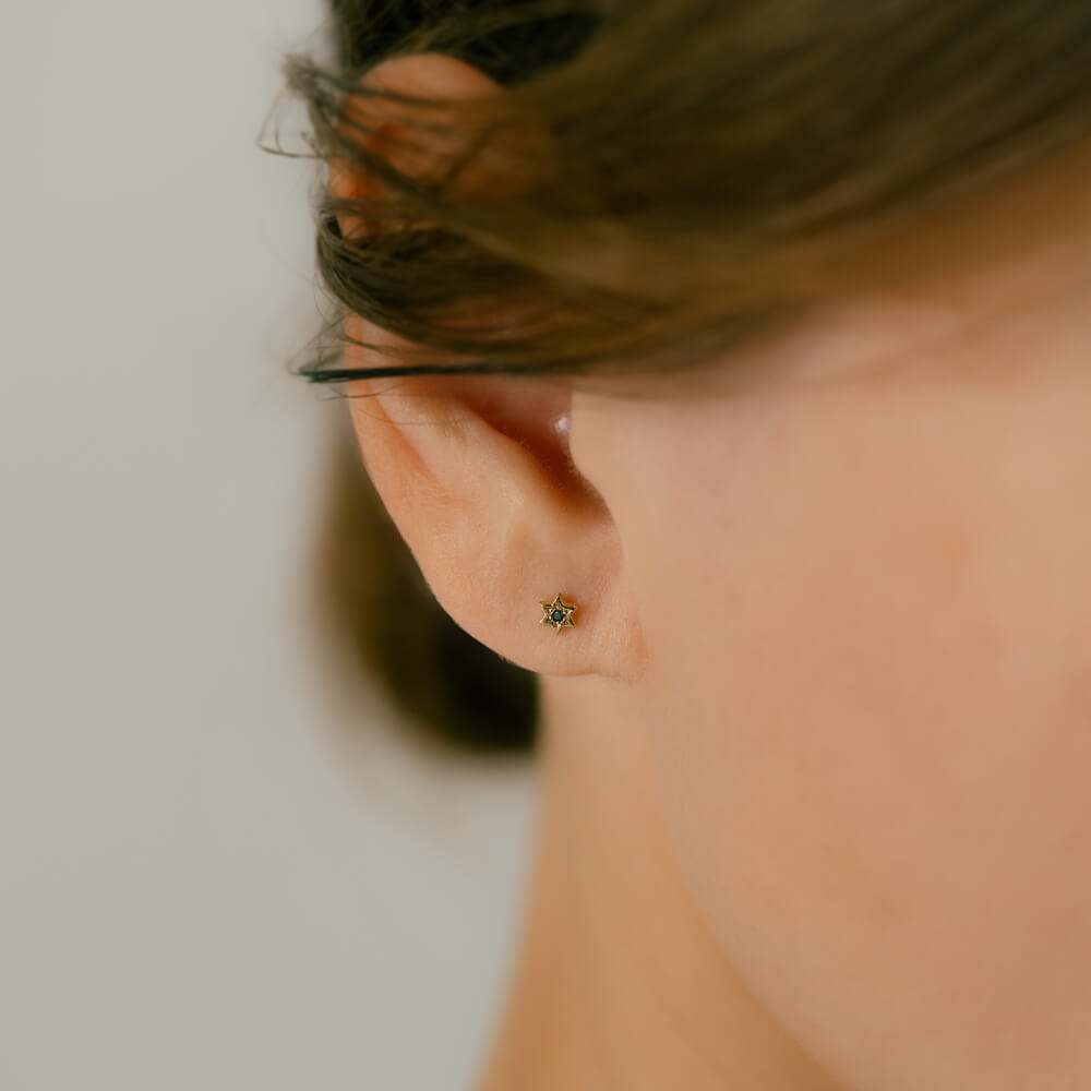 ポメころび◆希少✧ローマングラスピアス✧ペリドット サファイア 小さい六芒星のボディピアス│K18 プラチナ ダイヤモンド 六芒星