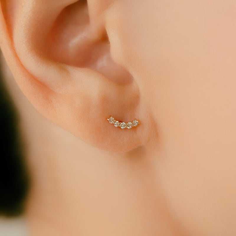 耳に沿うピアス│耳たぶに沿う天然ダイヤモンド ボディピアス