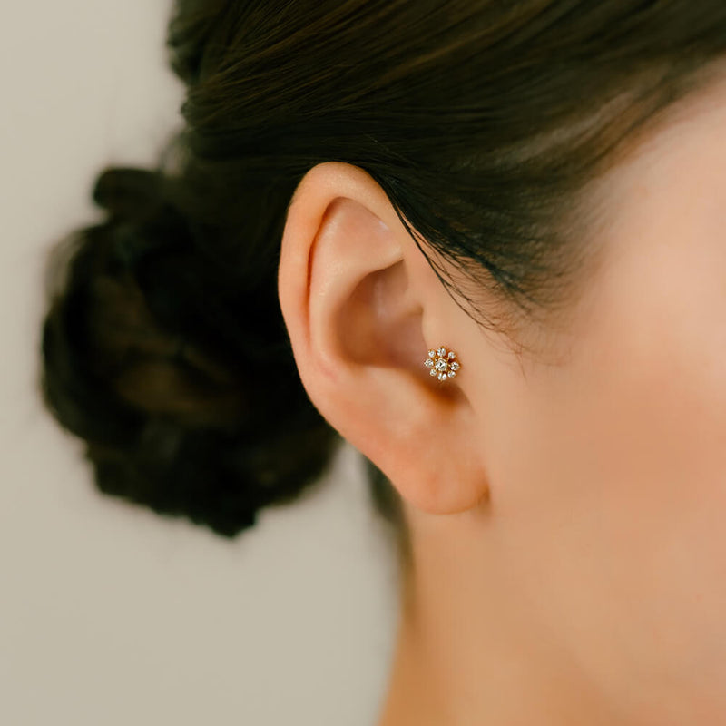 K10 ダイヤモンドフラワー 花 軟骨ピアス・ボディピアス – PICOLLET