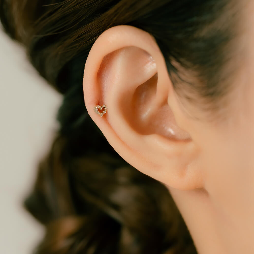 ハートの軟骨ピアス│10金 ダイヤモンド ボディピアス │ トラガス