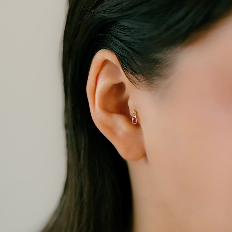 知的でカッコイイジュエリーボディピアス。トラガス・アウターコンク