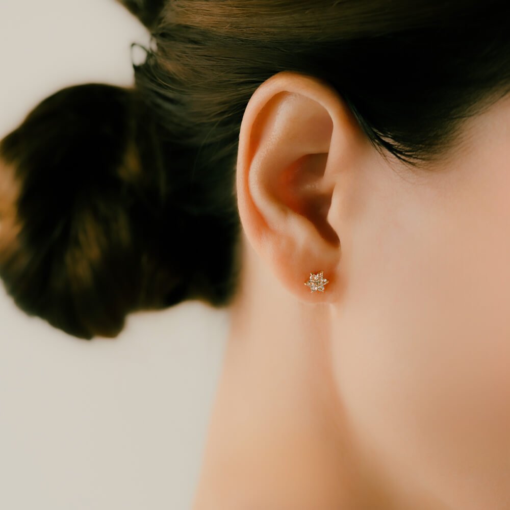 K10 ホワイトトパーズピアス ボディピアス フワラー │ 14G・16G対応