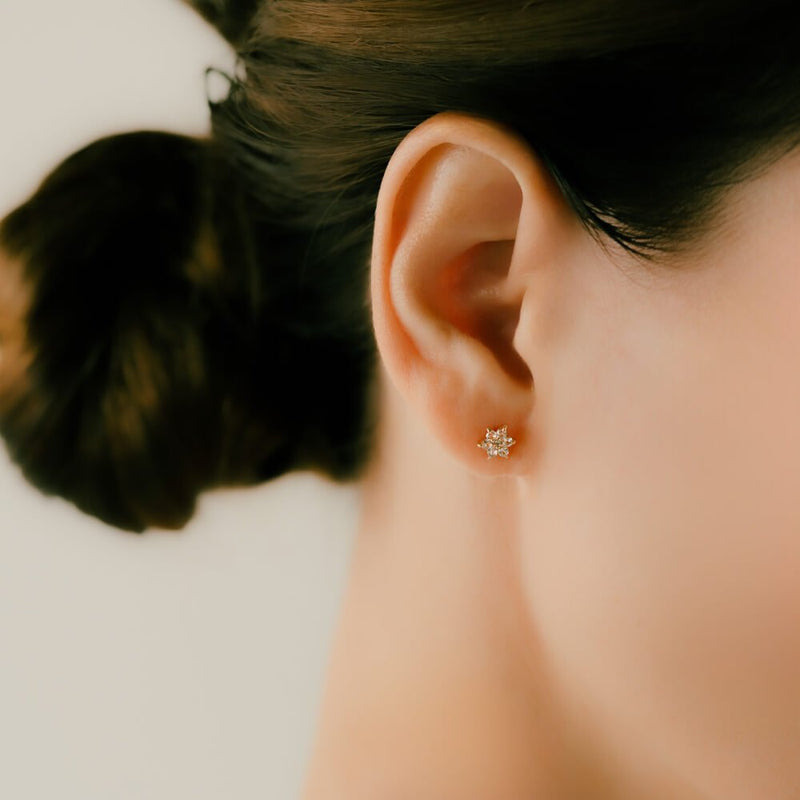 K10 ホワイトトパーズピアス ボディピアス フワラー │ 14G・16G対応