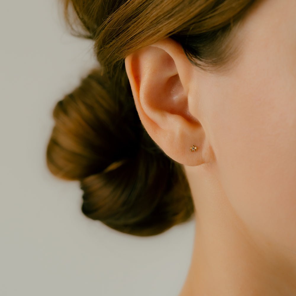 フォワードヘリックスに。小振りで可愛い軟骨ピアス – PICOLLET