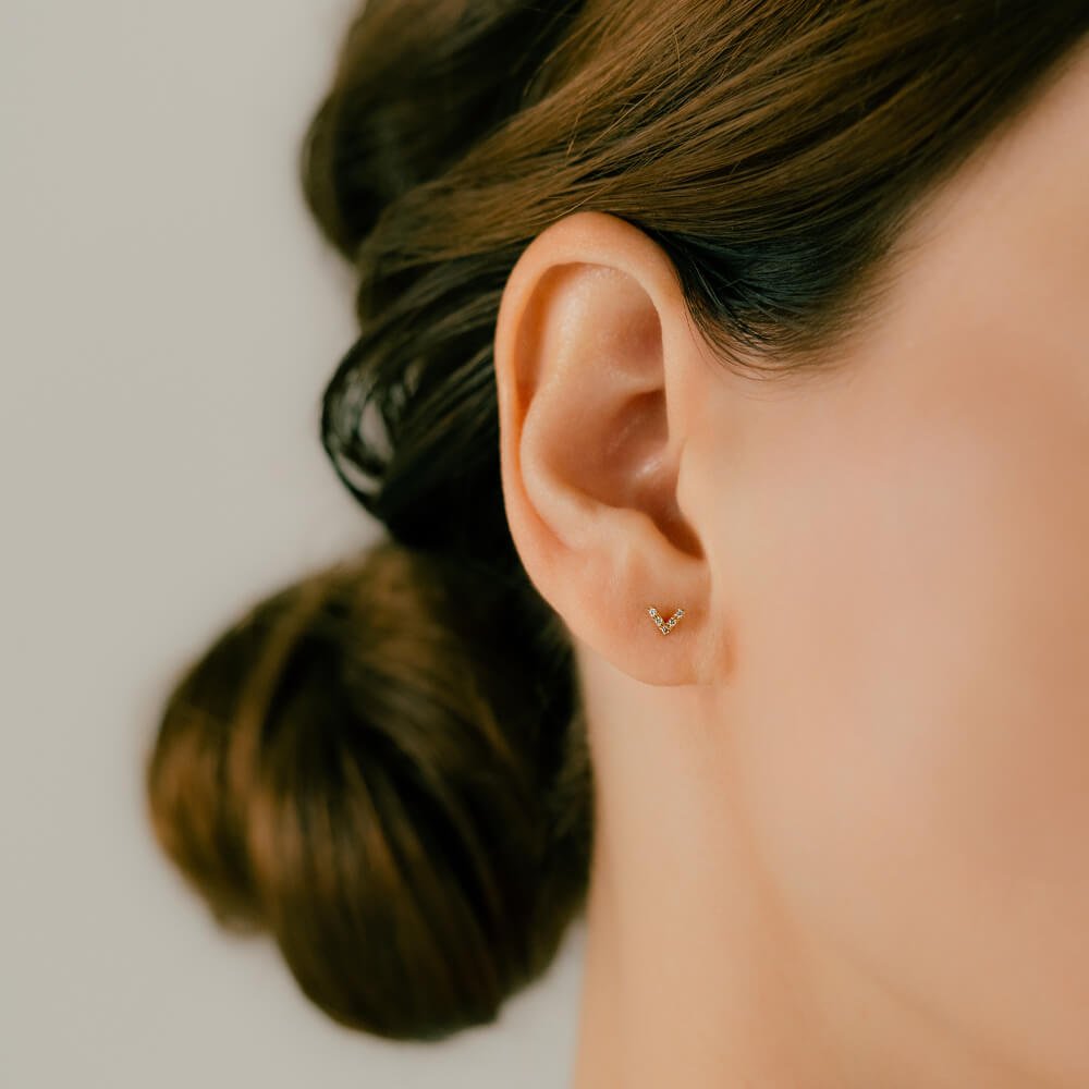 ダイヤモンドボディピアス│VICTORYモチーフ – PICOLLET