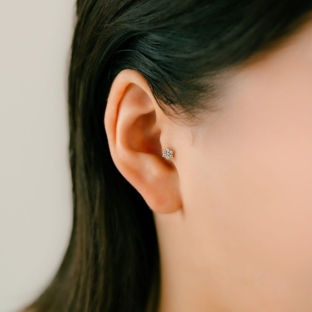 ダイヤモンドがキラキラと輝く フラワーピアス│K10/Pt Diamond Flower