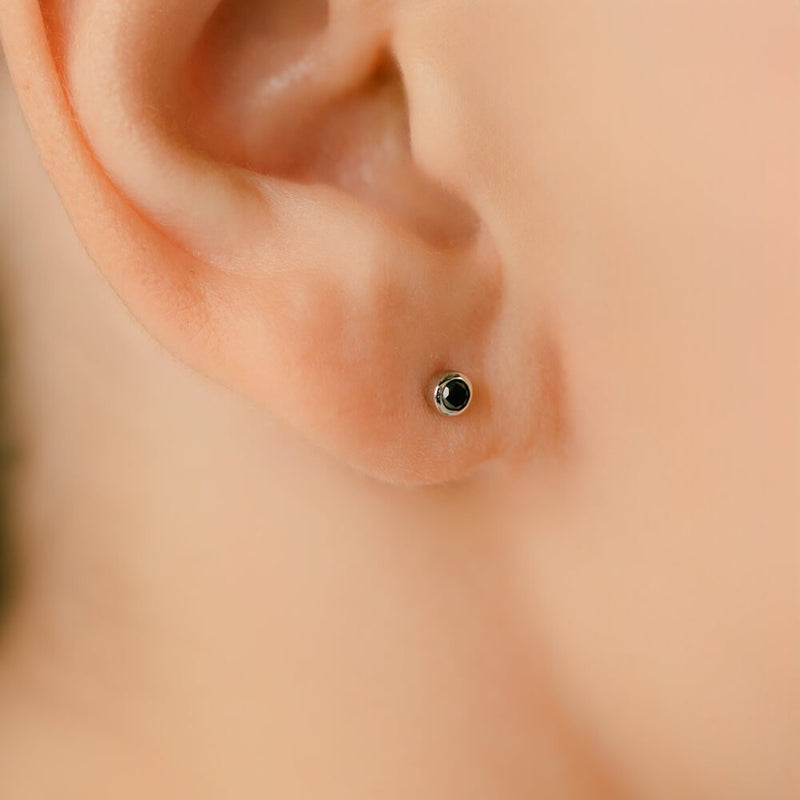 K18/Pt Black Diamond Dot