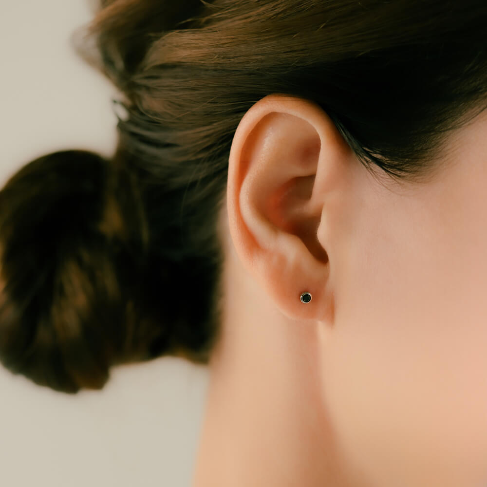 ブラックダイヤモンド ボディピアス│引っかからないからつけっぱなし