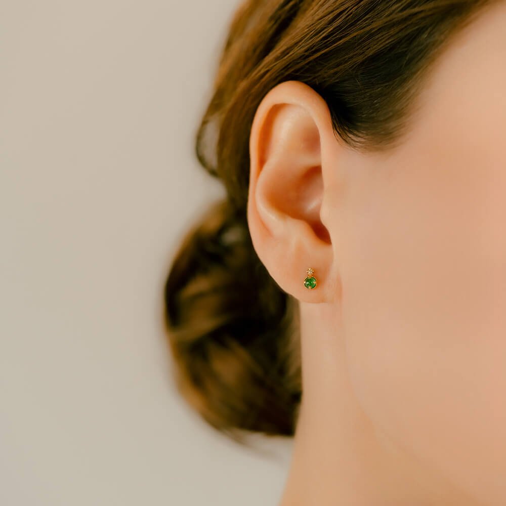 2連ボディピアスの雰囲気を楽しめる│カボッションオパール