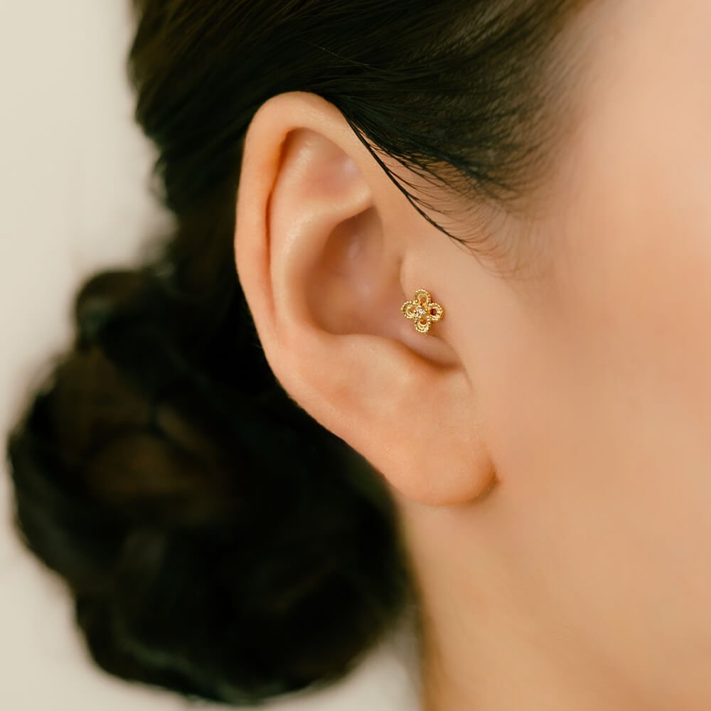 K18 プラチナ ダイヤモンド ボディピアス│可愛いフラワー（花